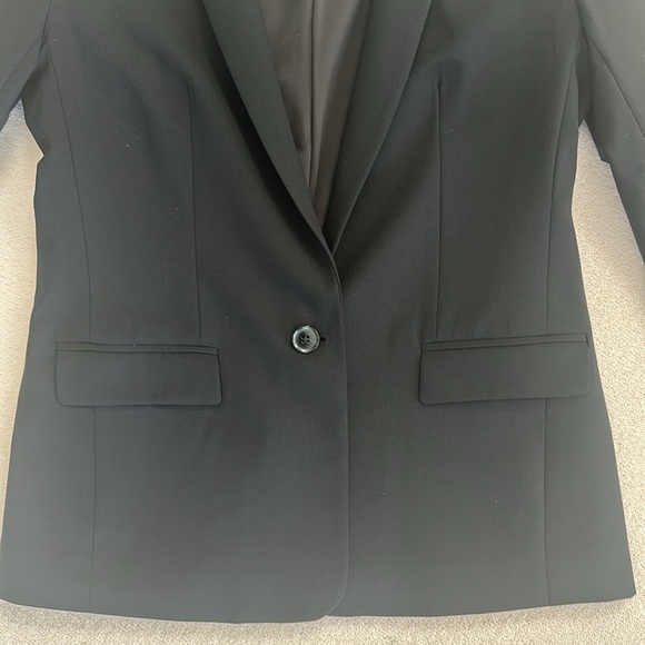 Banana Republic Classic-Fit Lightweight Wool Blazer - Picture 2 of 4